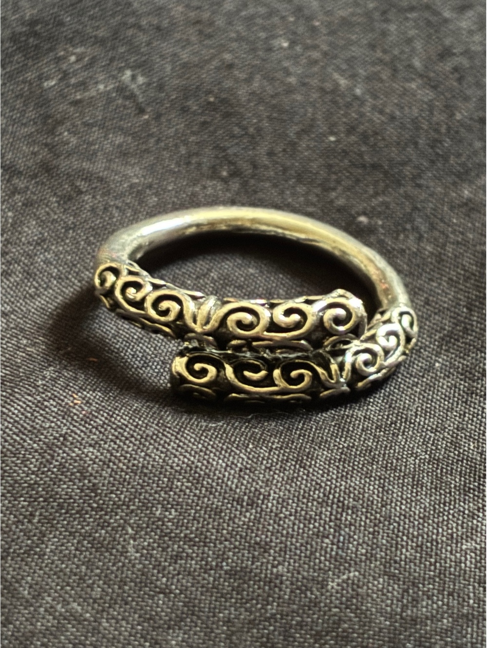 Vintage-style Silver Balinese Scroll Bypass Ring - Adjustable
